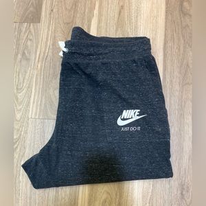 Women’s 2X Nike Capri Sweatpants